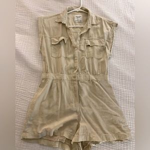 Abercrombie Utility Romper - cream size small